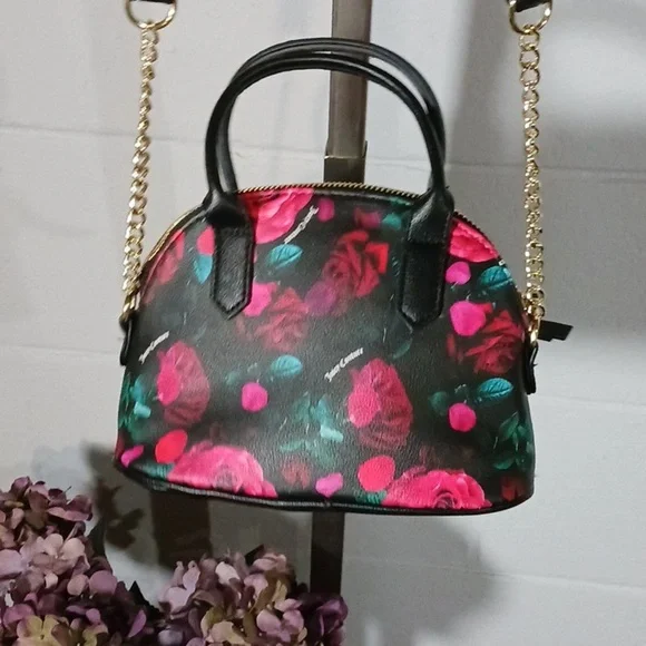 Juicy Couture purses. 042 - Picture 6 of 15